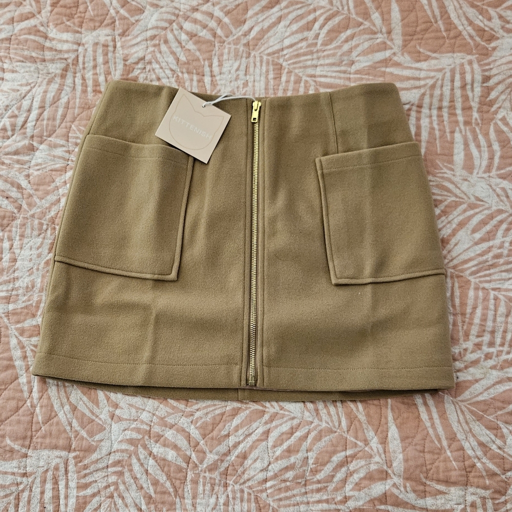 Kittenish skirt